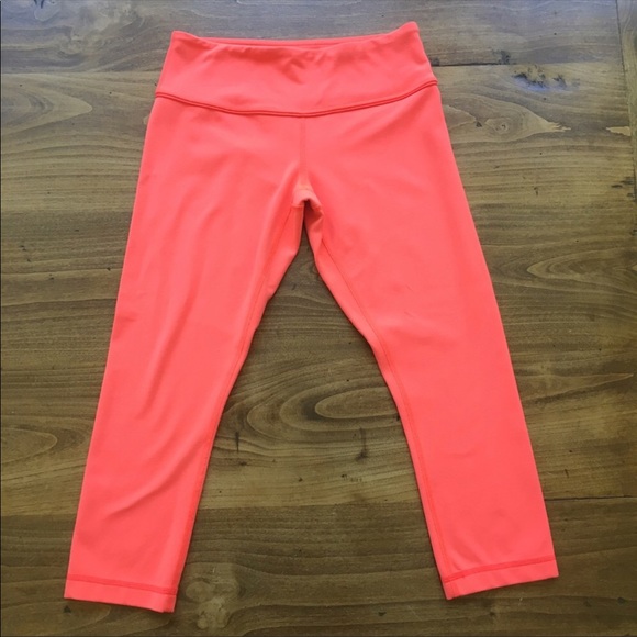 Lululemon Cropped Coral Leggings 